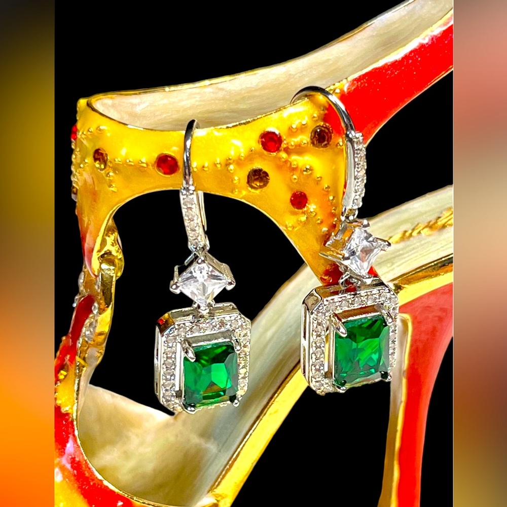 OMG EARRINGS-pretty Emerald green with stunning rhinestone-classy